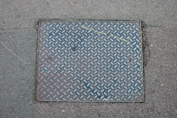 Man hold cover in a public pavement UK