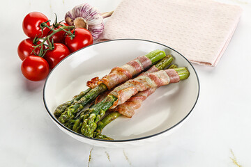 Grilled asparagus with bacon