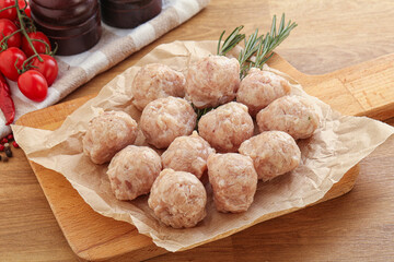 Raw chicken meatballs for cooking