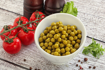 Canned sweet green peas conserve