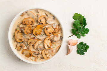 champignons in creamy garlic sauce, with herbs and spices, gravy, sauce, no people,