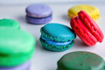 Fotografías de de macarons y macarons en forma de árbol navideño, postre frances