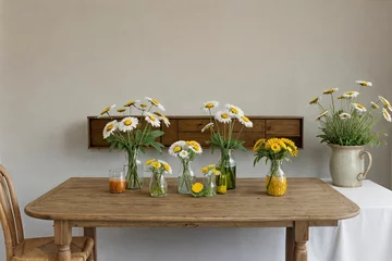 Rolgordijnen sunflowers in a vase on the table © Tan