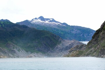 Obraz premium Mendenhall Lake and Rugged peaks, Juneau, Alaska