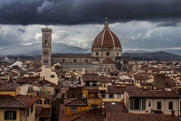 Fototapeta na wymiar Firence Dom under a cloud