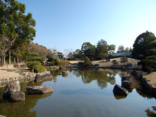 Fototapeta na wymiar 冬のあけぼの山農業公園の日本庭園風景