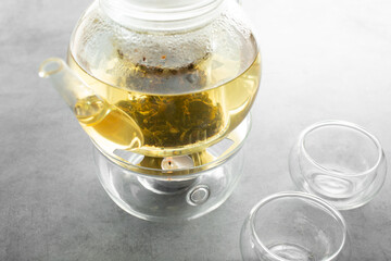 A view of a clear glass teapot.