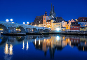 Regensburg cityscape during blue hour - obrazy, fototapety, plakaty