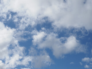 Obraz premium cloudy blue sky background