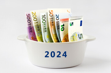 2024, Geldscheine, Euro, Geldtopf - 662150976