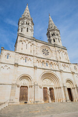 Fototapeta na wymiar Église Saint-Pierre de Mâcon