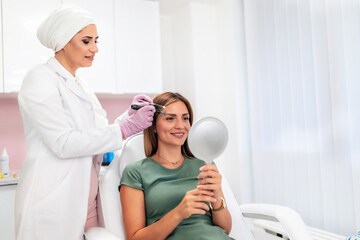 The doctor prepares the needle before aesthetic procedures
