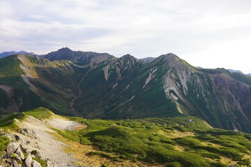 北アルプス　三俣蓮華岳から望む黒部源流の山々　鷲羽岳　ワリモ岳　水晶岳