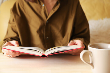 読書をする女帝