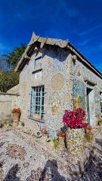 Haus Picassiette in Chartres &ndash; Einzigartiges Naive Kunst Werk mit Mosaikdekorationen