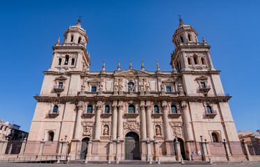 Catedral de la Asunción de la Virgen de Jaén. En Andalucía, España. Es un edificio religioso de gran importancia histórica y cultural.
It is a religious building of great historical and cultural.
