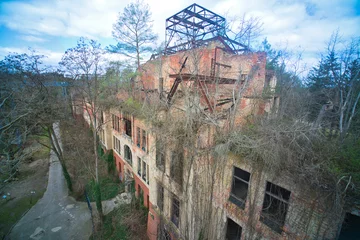 Fotobehang Oud Ziekenhuis Beelitz Lost Places - das Alpenhaus auf dem Gelände der Beelitzer Heilstätten nahe Berlin
