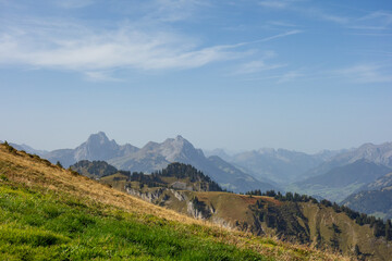 Fototapeta na wymiar Wandern in Schweiz zur Herbstzeit