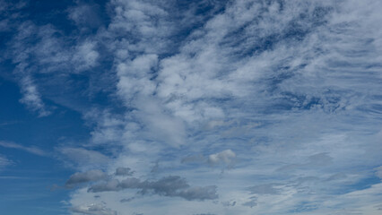 Wolkenstimmung im Herbst über Österreich