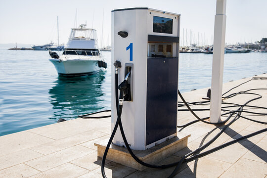pump and refueling station for boats and ships