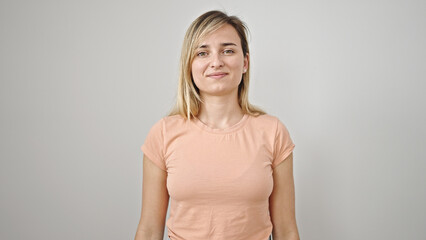 Obraz premium Young blonde woman smiling confident standing over isolated white background