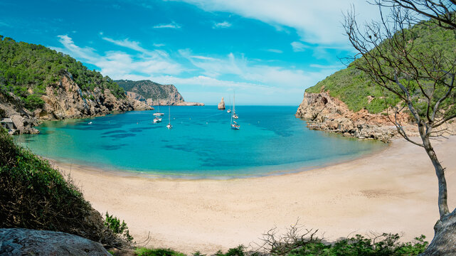 Cala Benirr&aacute;s Ibiza oder auch Finger Gottes