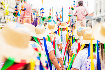 Arraial do Pavulagem is a musical group that develops an artistic and cultural movement that occupies the streets of Belém do Pará with its popular and colorful processions in June and October