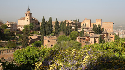 Fototapeta na wymiar Iglesia Santa María, Palacios Nazaríes, Alhambra, Granada, España