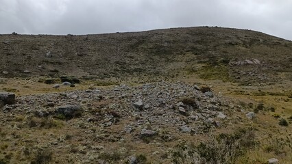 Hermosos paisajes de montañas en el paramo
