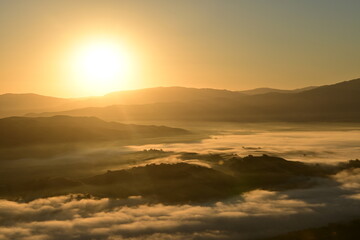 Fototapeta na wymiar sunrise over the valley