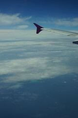 上空を飛行中の旅客機から撮影した与論島 （鹿児島県大島郡, 2022年5月）