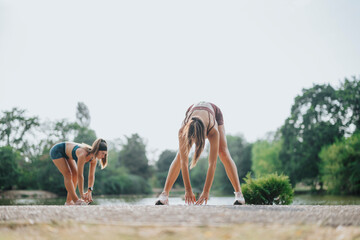 Fit Girls: Outdoor Fitness Training with Friends in a Green Environment