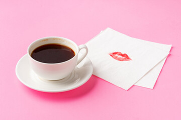 Obraz na płótnie Canvas Coffee cup with paper napkins on pink background