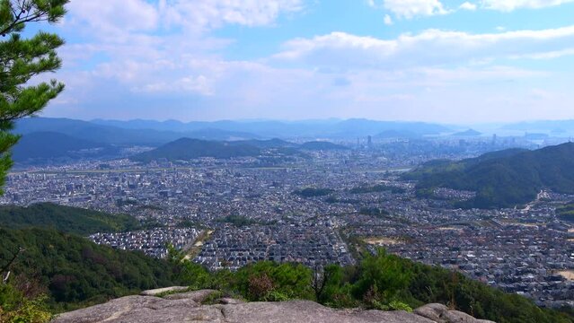 火山から見える広島市街の風景と瀬戸内海に浮かぶ島々 4K  2023年10月15日