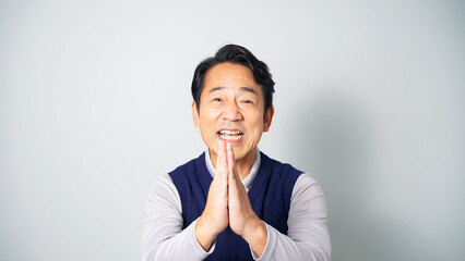 謝罪するミドル男性