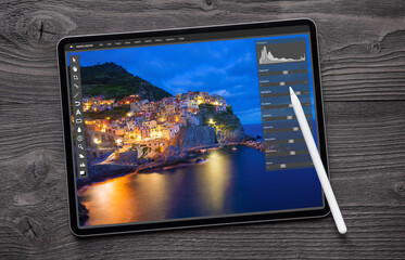 Photo editor user interface on digital tablet