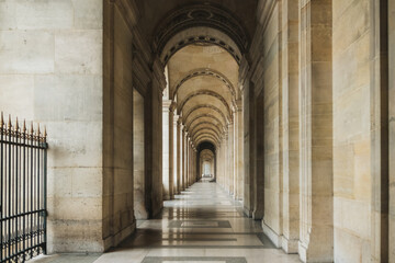 Fototapeta na wymiar pillar tunnel in paris