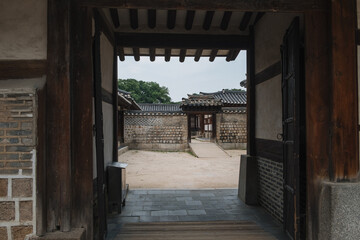 Fototapeta na wymiar historic temple in seoul