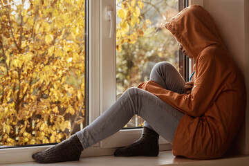Stressed Teen Girl. Lonely Sad Depressed Teenager Need Help. Mental Health Problems. Expert Support Teenager. Autumn Depression Concept. - obrazy, fototapety, plakaty