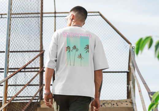 Mockup of man wearing t-shirt with customizable , rear view