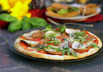 pizza with pear and gorgonzola cheese