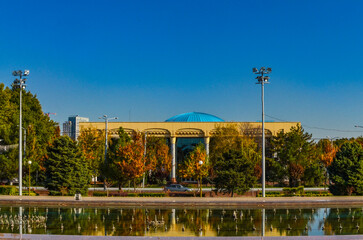 Sharaf Rashidov Avenue and Fine Arts Gallery of Uzbekistan in Tashkent 