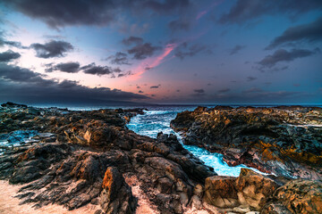 
Tranquil sunset over a tropical beach of Maui island in Hawaii, United States 
 - obrazy, fototapety, plakaty