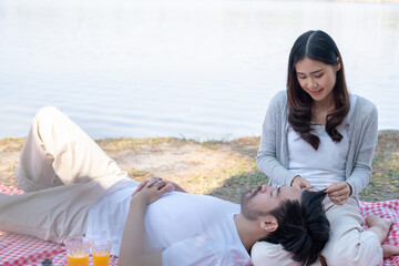 Fototapeta premium Couple having a picnic in a beautiful and natural park