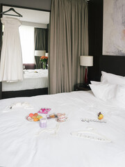 flowers, bride's fees, details, hotel room,