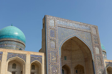 Usbekistan: Mir-i-Arab-Medrese in Buchara mit prächtigen Ornamenten