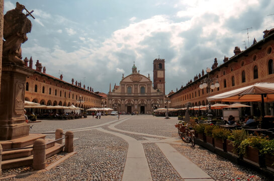 Vigevano, Piazza Ducale.