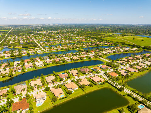 Aerial photo luxury homes in Davie Florida riverstone neighborhood