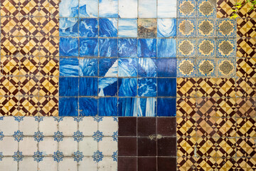 kolorowe kafle na elewacji kamienicy w Porto © Kamil_k2p