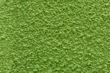 pomalowana na zielonej betonowa ściana otynkowana imitacją trawy - tło graficzne - obrazy, fototapety, plakaty